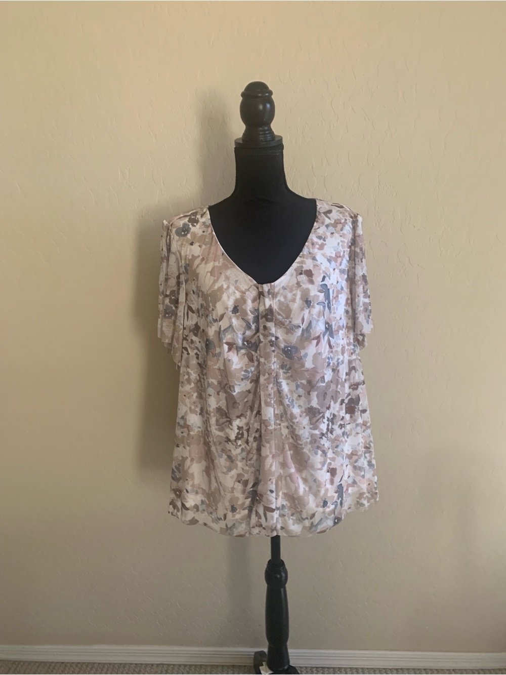 Isaac Mizrahi Watercolor Floral V-neck Flutter Sleeve Top - Browns and Greys